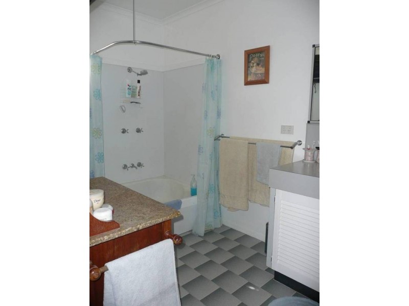 2A Sproule Street, Bowen QLD 4805