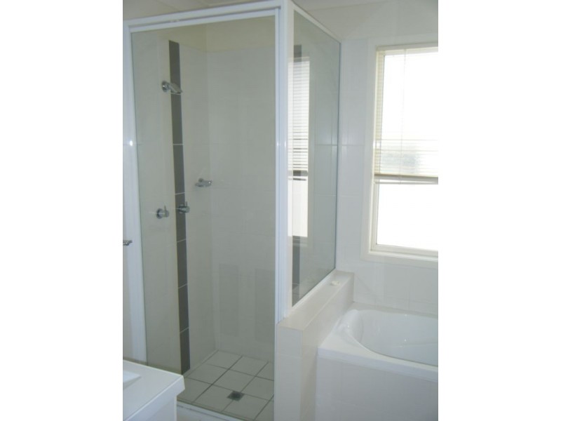 4/1 Murroona Road, Bowen QLD 4805