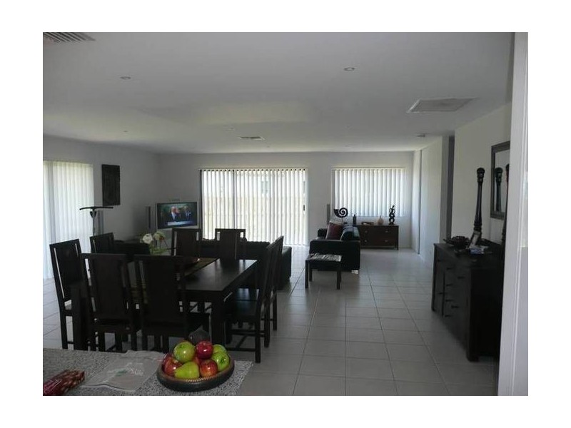 2/8 Gilbert Street, Bowen QLD 4805