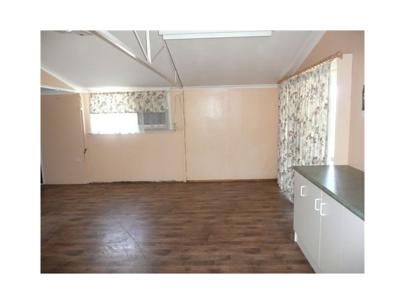 11 Ninth Ave, Scottville QLD 4804