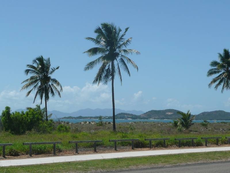 75 Esplanade, Bowen QLD 4805