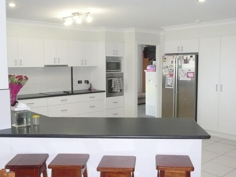 8 Lemon Grove, Bowen QLD 4805