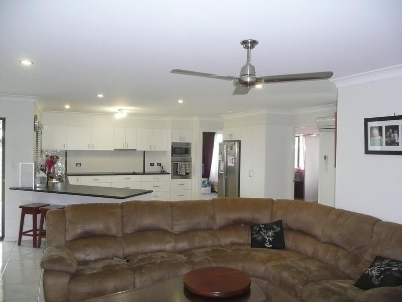 8 Lemon Grove, Bowen QLD 4805