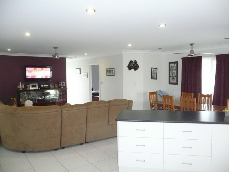 8 Lemon Grove, Bowen QLD 4805