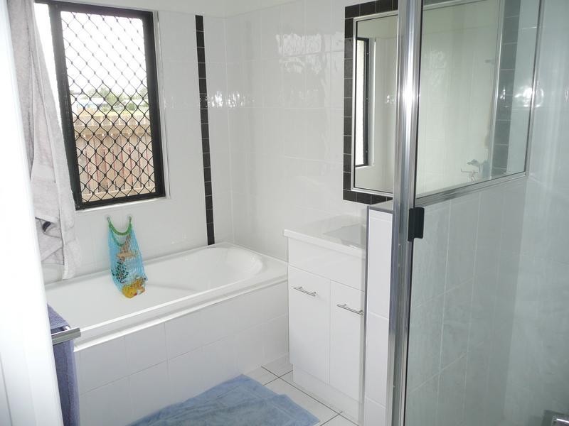 8 Lemon Grove, Bowen QLD 4805
