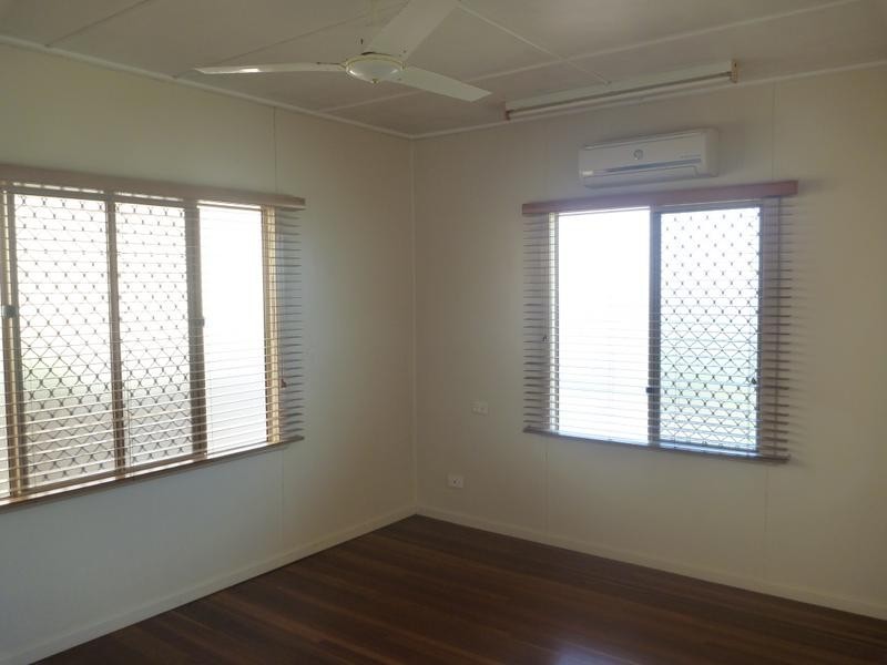 9 Murray Ave, Bowen QLD 4805