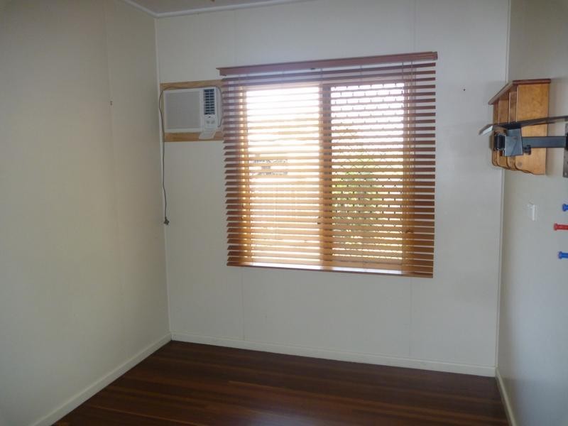 9 Murray Ave, Bowen QLD 4805