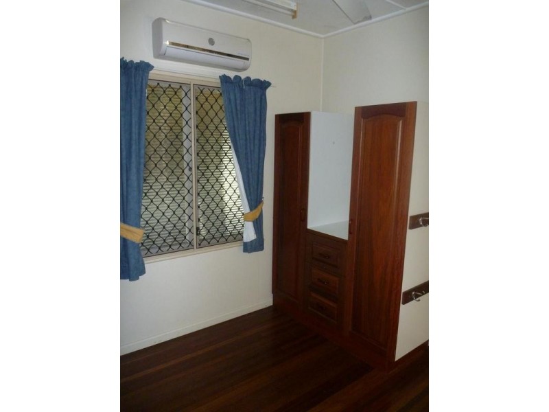 9 Murray Ave, Bowen QLD 4805
