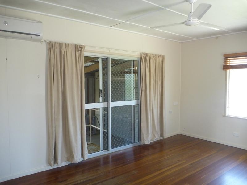 9 Murray Ave, Bowen QLD 4805
