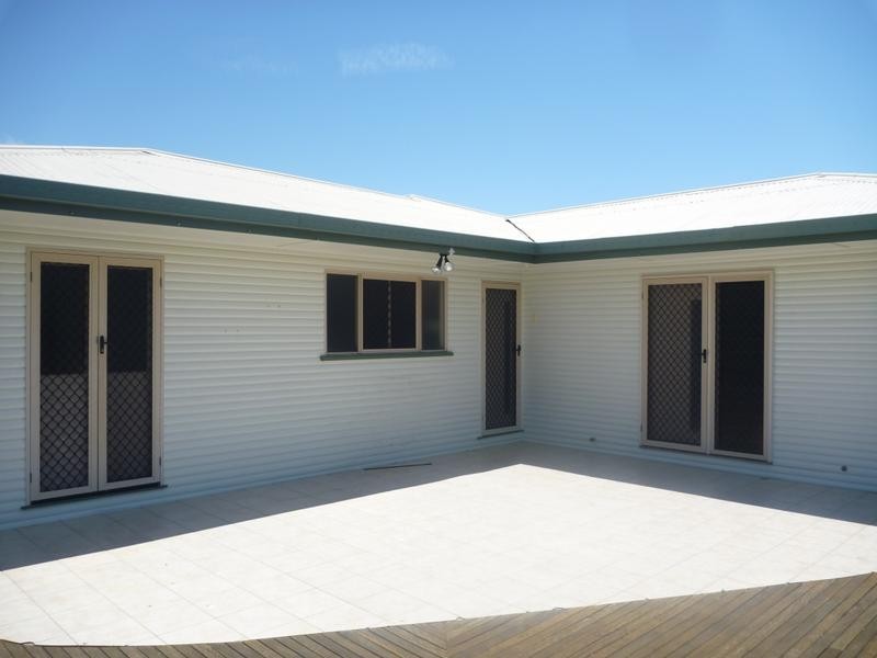 9 Murray Ave, Bowen QLD 4805