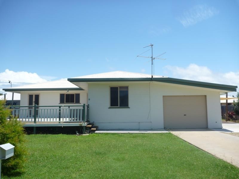 9 Murray Ave, Bowen QLD 4805
