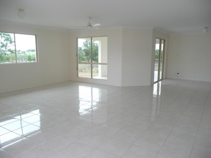 14 Silk Road, Bowen QLD 4805
