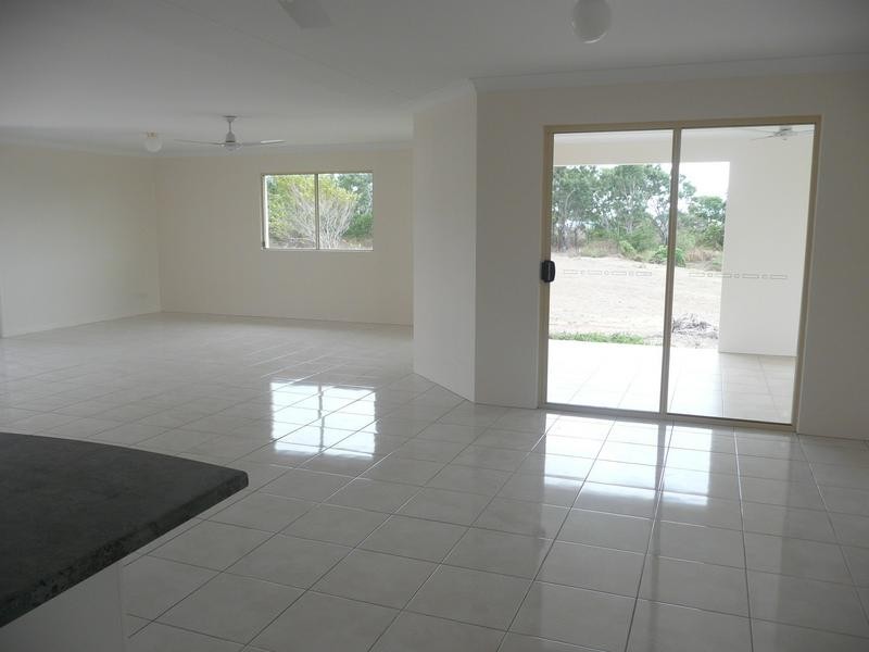 14 Silk Road, Bowen QLD 4805