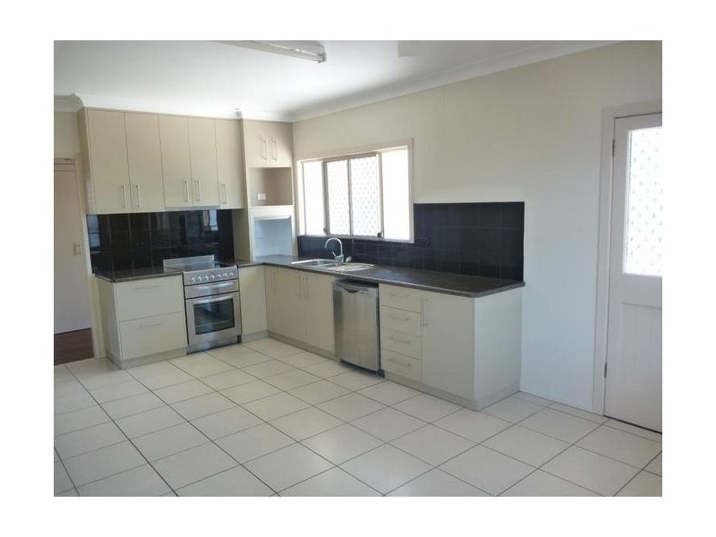 9 Murray Avenue, Bowen QLD 4805