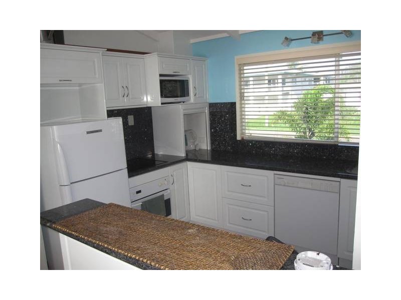 1/14 Casuarina Street, Bowen QLD 4805