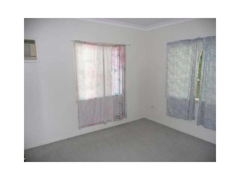 10 Oak Crescent, Bowen QLD 4805