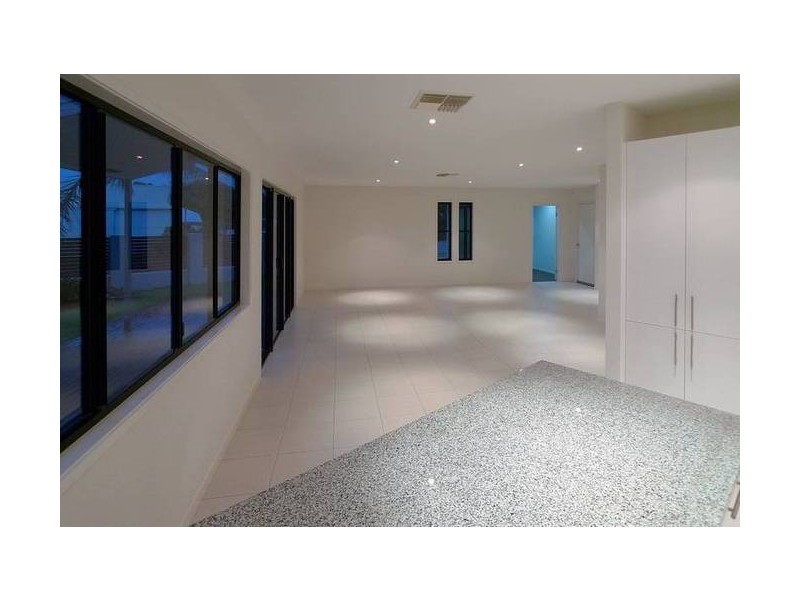 1/11 Field Street, Bowen QLD 4805