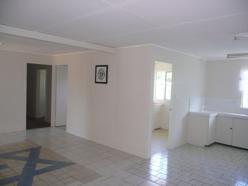 2/85 Powell Street, Bowen QLD 4805