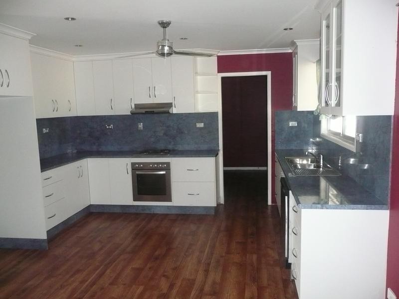 30 Parkinson Street, Collinsville QLD 4804