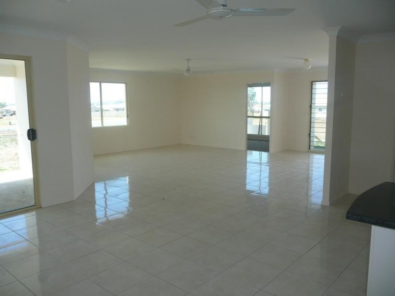2/98A Williams Street, Bowen QLD 4805