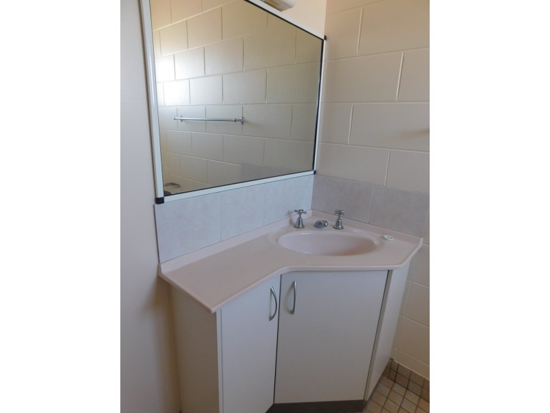 4/108 Herbert Street, Bowen QLD 4805