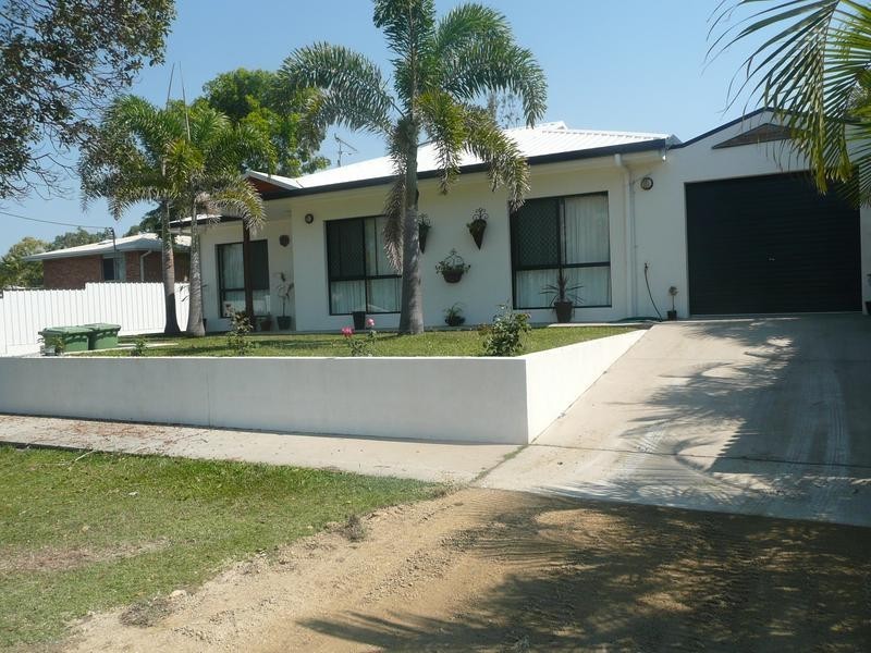 1/13 Queens Road, Bowen QLD 4805