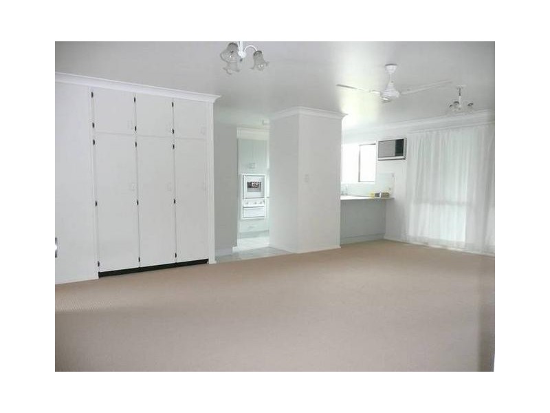 2/21 Tracey Street, Bowen QLD 4805