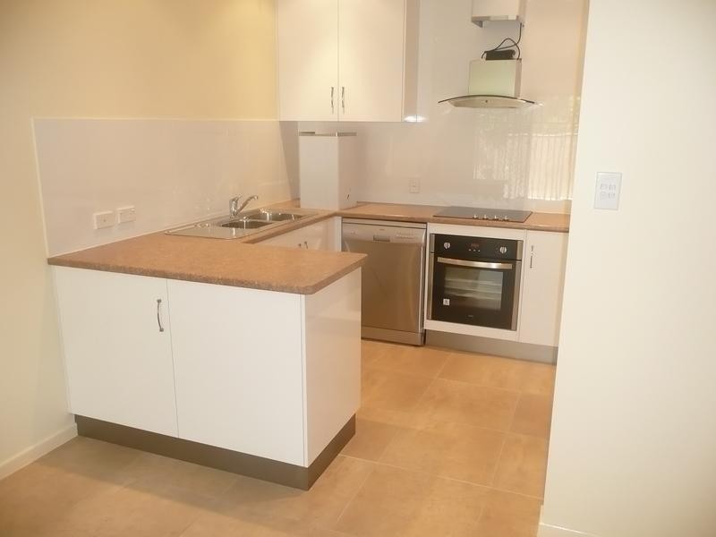 4/56 Murroona Road, Bowen QLD 4805