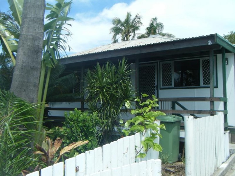 4 Poole Street, Bowen QLD 4805