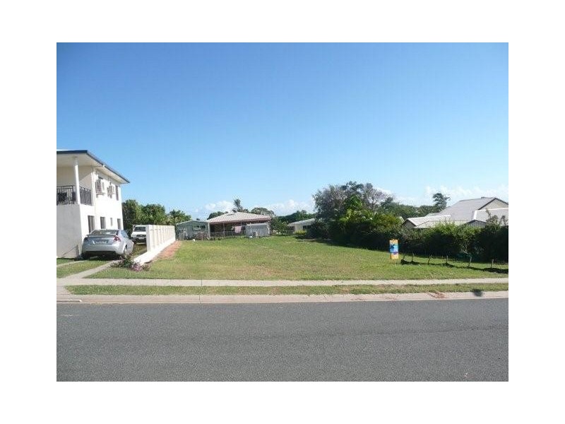 8 Tynwald Avenue, Bowen QLD 4805