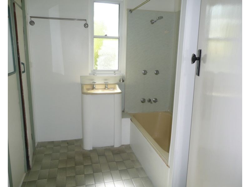 42 Field Street, Bowen QLD 4805