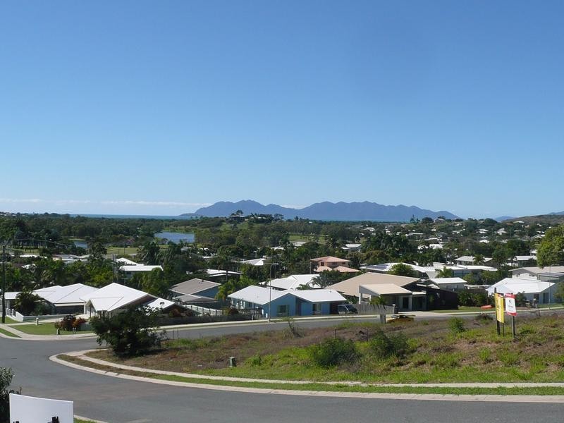 14 Tynwald Avenue, Bowen QLD 4805