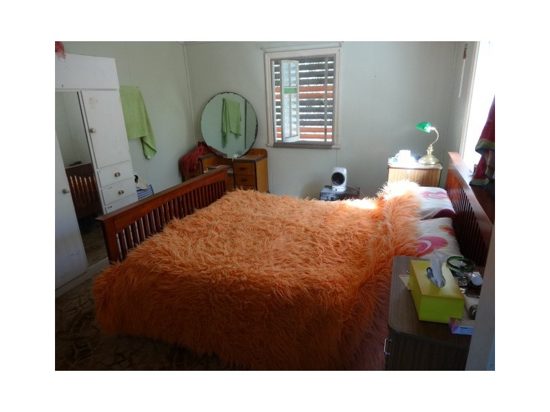 18 John Street, Collinsville QLD 4804