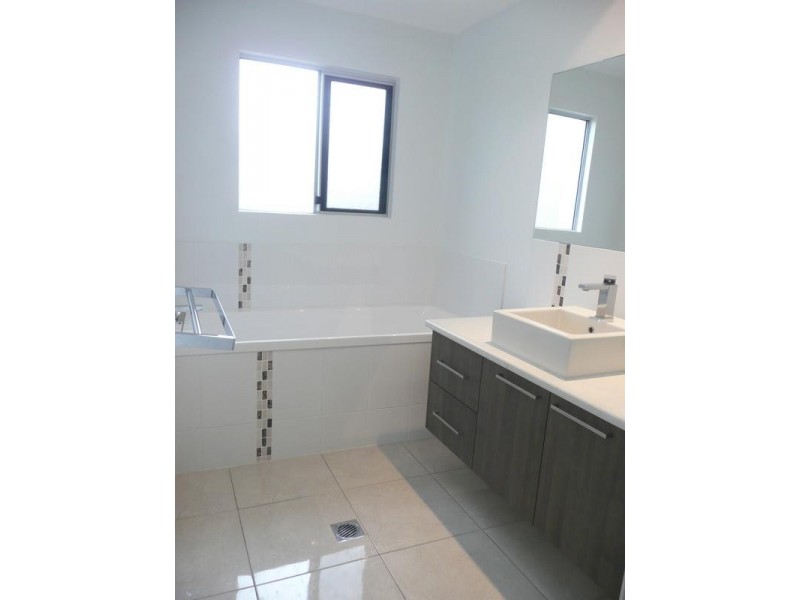 5 Silk Road, Bowen QLD 4805