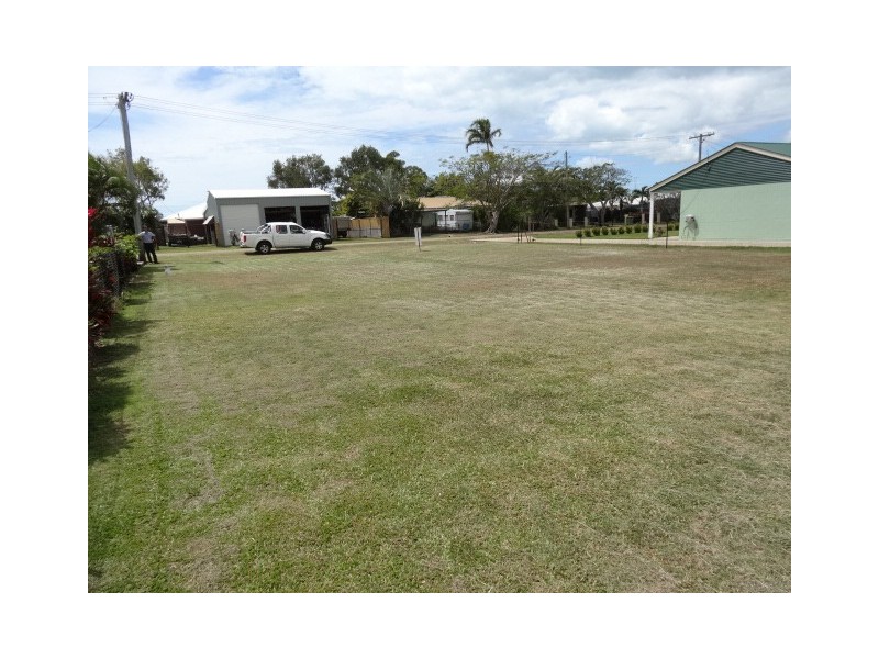 49 Whyte Avenue, Bowen QLD 4805