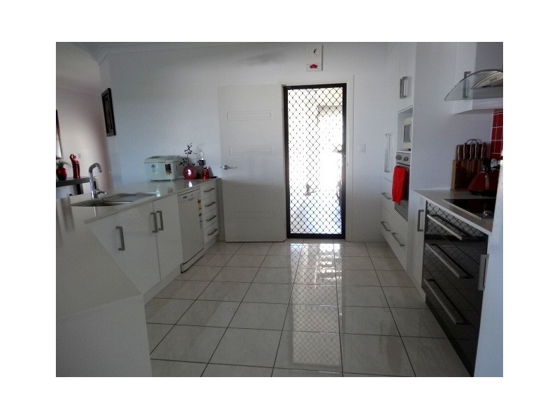 18 Reynolds Street, Bowen QLD 4805