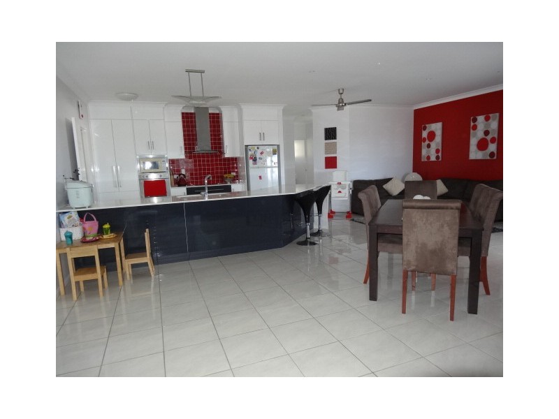 18 Reynolds Street, Bowen QLD 4805