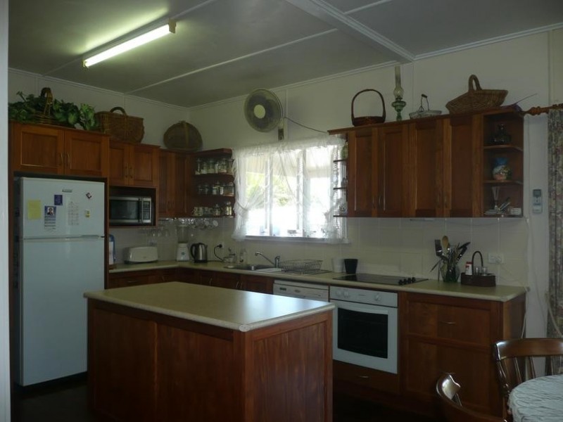 12 Brisbane Street, Bowen QLD 4805