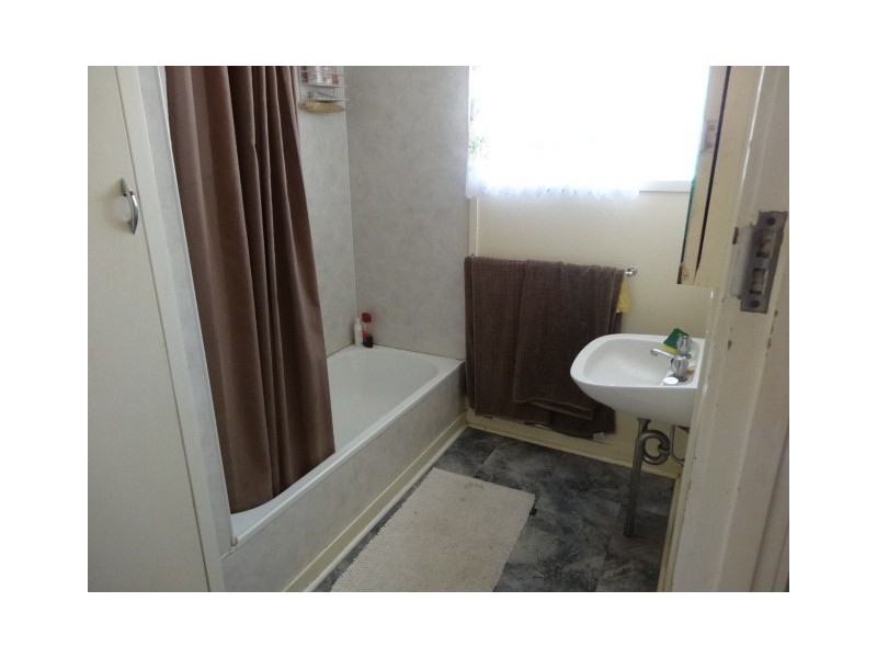 16 Cunningham Street, Collinsville QLD 4804