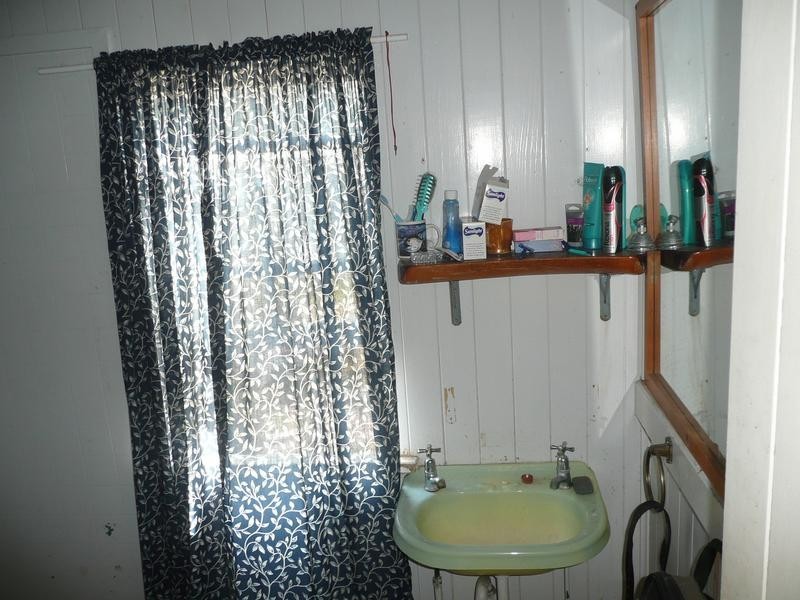 124 Powell Street, Bowen QLD 4805