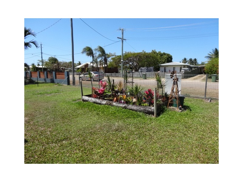 33 Gloucester Street, Bowen QLD 4805