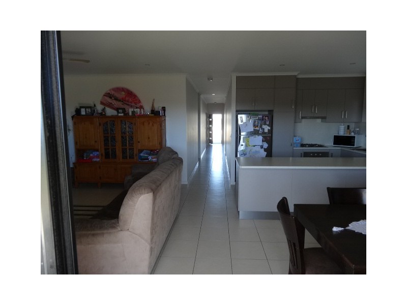 18 Banks Drive, Bowen QLD 4805