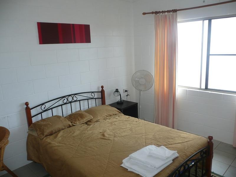 1/12 Poinciana Drive, Bowen QLD 4805