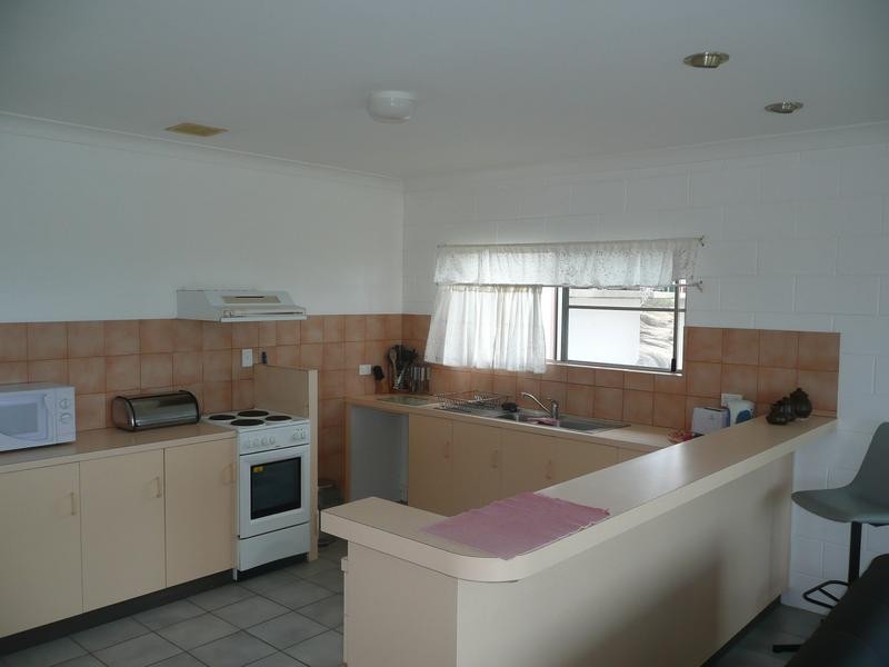 1/12 Poinciana Drive, Bowen QLD 4805