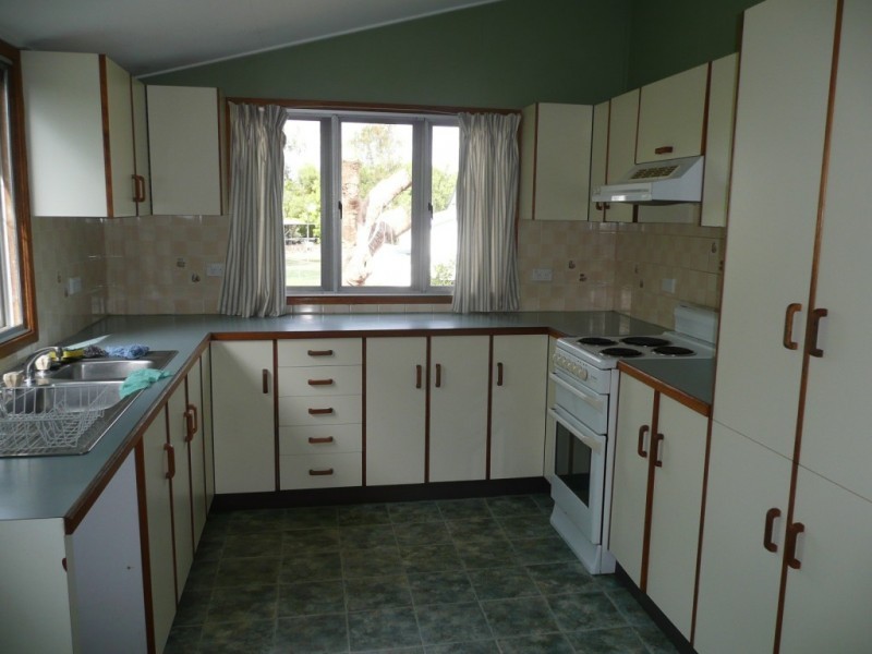 8 Blake Street, Collinsville QLD 4804