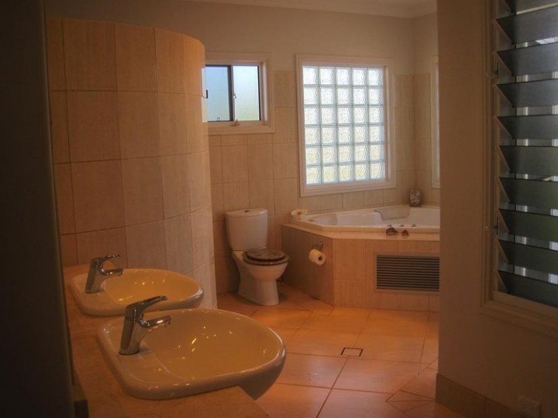 15 Bluewater Parade, Bowen QLD 4805