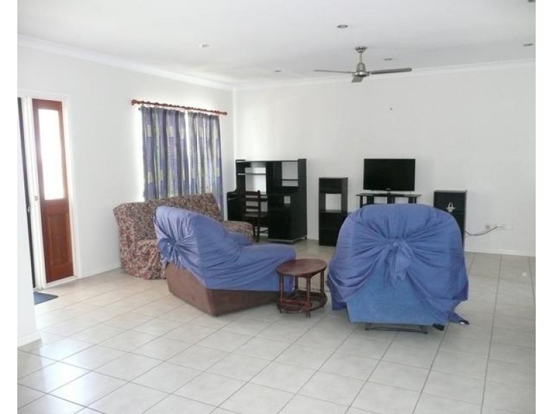 1/13 Queens Road, Bowen QLD 4805