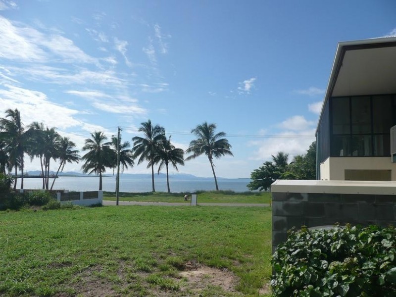25 Thomas Street, Bowen QLD 4805