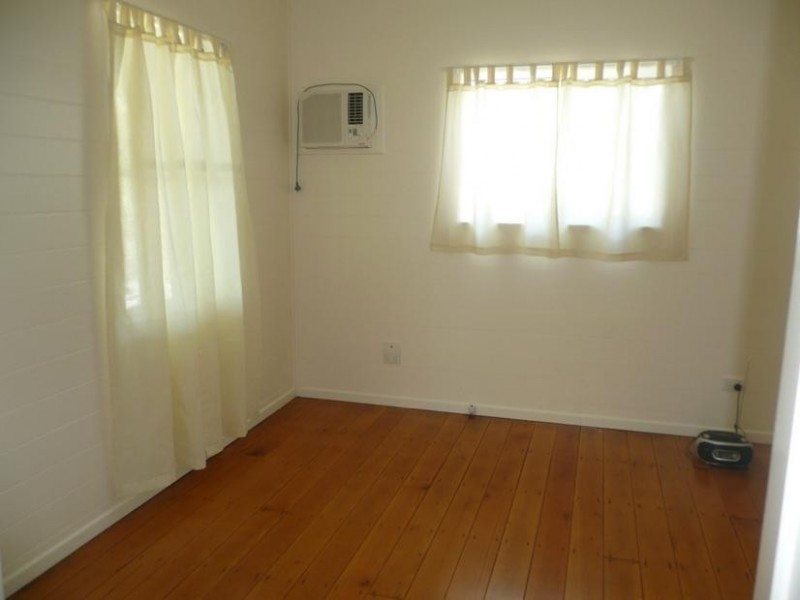 2/10 Mitchell Street, Bowen QLD 4805