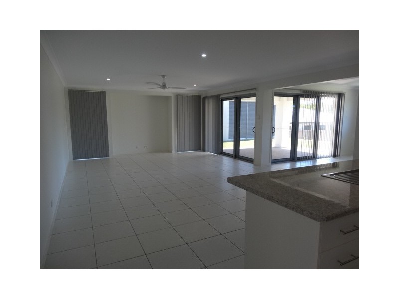 11 Silk Road, Bowen QLD 4805